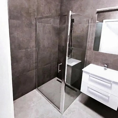 Elegant 1-bedroom Flat With Balcony Near * Vratislav